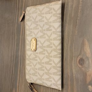 Micheal Kors clutch